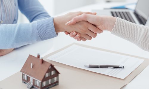 Real,Estate,Broker,And,Customer,Shaking,Hands,After,Signing,A
